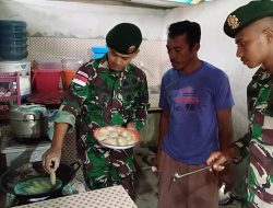 Kreatif Tingkatkan Perekonomian, Satgas Yonarmed 1 Kostrad Ajarkan Buat Makanan Olahan