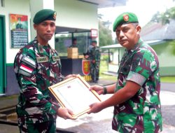 Berhasil Amankan Senapan Serbu, Satgas Yonarmed 1 Kostrad Kembali Raih Penghargaan dari Pangdam XVI/Pattimura