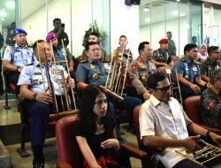 Panglima TNI dan Ketum Dharma Pertiwi Berpartisipasi Dalam Angklung Guinness World of Records