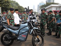 Menhan Prabowo Serahkan 100 Unit Rantis E-Tactical Sergap Produk Dalam Negeri Kepada TNI dan Polri