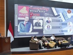 Karo Humas Buka Acara Launching dan Bedah Buku “Politik Pertahanan” Karya Dahnil Anzar Simanjuntak