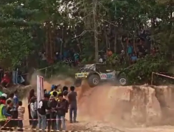 Keluar Jalur, Satu Mobil Off Roader IOF Expo di Muaro Jambi Tabrak Penonton