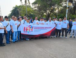 Menteri Koperasi dan UKM Teten Masduki Ikuti Jalan Santai Launching HPN 2024 di Monas 