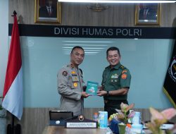 Kapuspen TNI Kunjungi Divisi Humas Polri Perkuat Sinergitas