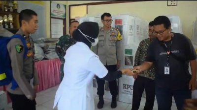 PEMILU 2024: Dokkes Polda Jambi Berikan Yankes ke Petugas Pemilu