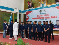 Lantik Pengurus PWI Pelalawan, Raja Isyam Ajak Kawal Pemilu 2024