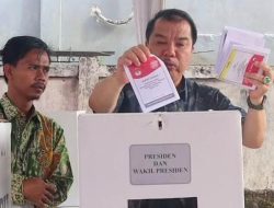 PEMILU 2024: Pj Bupati Nyoblos di TPS 05 Pulau Kemang,  Sekda dan Istri di Kota Jambi