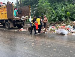 Jumat Berbagi Polda Jambi Bagikan Nasi Bungkus ke Warga