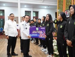 Pj Gubernur Sumsel Agus Fatoni Serahkan Penghargaan Atas Prestasi Atlet dan Pelatih PORWIL Sumatera XI Tahun 2023