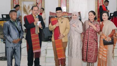 Dr H. Maulana dan dr Hj Nadiyah Disambut Hangat Keluarga Besar Raja Sitanggang di Jambi