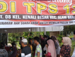 Mencoblos di TPS 13 Kenali Besar, Edi Purwanto: Semoga Pemilu Berjalan Aman dan Lancar