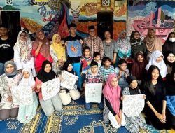 Kebanggaan H.Maulana Melihat Kerajinan Tangan Hasil Karya Anak-anak Disabilitas Kota Jambi