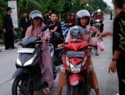 Berbagi Bulan Ramadan, Pesilat di Sragen Bagi-Bagi Takjil