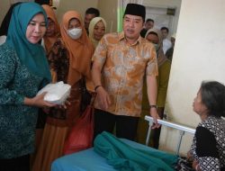 Pj Bupati, Forkopimda dan  Ibu-ibu dari Berbagai Organisasi Perempuan Kompak Turut Berbagi Takjil