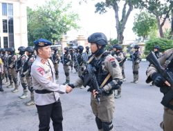 Kapolda Jambi Pimpin Apel Pemberangkatan 100 Personel Brimob ke Papua