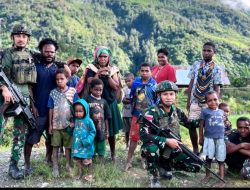 Kembali Satgas Yonif 509 Kostrad Borong Dagangan Mama Papua Intan Jaya