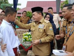 Dumisake Pendidikan, Ribuan Siswa Tak Mampu di Sekolah Swasta Terima Bantuan SPP dari Gubernur Jambi Al Haris