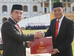 Peringati Hari Pendidikan Nasional 2024,  Pj Bupati Anugerahi Sekda Dengan Satya Lencana Karya Satya 30 Tahun