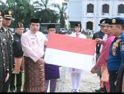 Peringati Hari Lahir Pancasila, H Mukti Bagikan Bendera Merah Putih