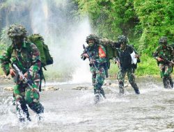 Asah Kemampuan Tempur, Prajurit Brigif 2 Marinir Laksanakan Operasi Penyeberangan Sungai