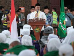 Hujan dan Kumandang Azan Sambut Tiba Kloter 1 Debarkasi Medan