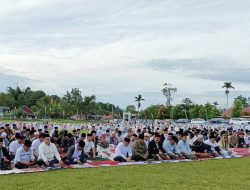 Ribuan Warga Sholat Idul Adha 1445 H di Lapangan Merpati Hiang