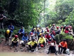 54 Mahasiswa Geologi Takjub Dengan Goa Sengering  yang Berlangit Batu Gamping, Ada Kamar dan Kursi Raja 