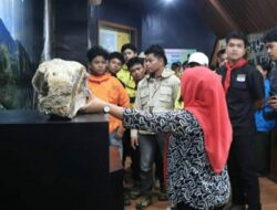 54 Mahasiswa Geologi, Camp Fosil di  Merangin