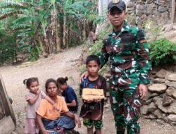 Satgas Yonkav 6/Naga Karimata Berikan Bantuan Sembako Dan Pakaian Sekolah Kepada Masyarakat