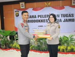 Irjen Pol. Rusdi Hartono Pimpin Upacara Penyerahan Jabatan Kabid Dokkes Polda Jambi 