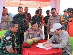 Kapolda Jambi Bersama Danrem 042/Gapu Lakukan Pemantauan Pos Karhutla di Kecamatan Batang Asam 