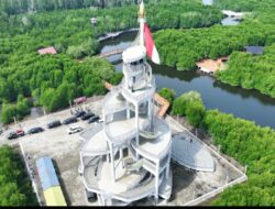 Sambut HUT RI ke-79, TNI dan Forkopimda Kibarkan Bendera Merah Putih Raksasa di Tower Mangrove Langsa