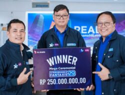 Pelanggan XL Axiata asal Palembang, Sumatera Selatan, berhasil memenangkan hadiah utama program loyalitas “Xtravaganza/FantAXIS”.