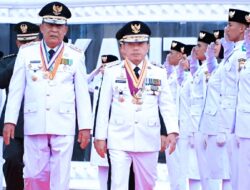 Hadiri  Upacara Penurunan Bendera, Gubernur Tegaskan  Bangun Bangsa Dengan Persatuan