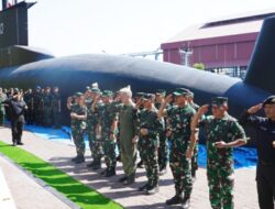 Berikan Penghormatan Kusuma Bangsa, Dankodiklatal Bersama Petinggi TNI Kunjungi Monumen KRI Nanggala-402