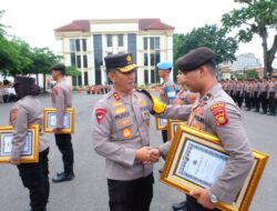 Kapolda Jambi Pimpin Upacara Kenaikan Pangkat dan Berikan Penghargaan Kepada Personel Polda Jambi 