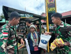 Peduli, Satgas Yonif 509 Kostrad Berikan Bantuan Bahan Pokok Pada Mama Papua di Titik Kuat Mamba