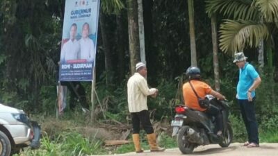 Oknum Lurah Pasang Baliho Paslon,   Warga Desak Bawaslu Usut Tuntas Soal