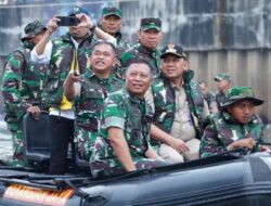 TNI Gelar Karya Bakti Ciliwung Bening Dalam Rangka HUT Ke-79 TNI