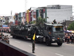 Defile Pasukan dan Alutsista Meriahkan HUT Ke-79 TNI