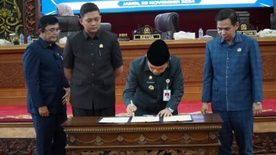 Gubernur Al Haris Apresiasi Kinerja Dewan Bahas APBD 2025