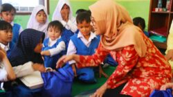 Peringati Hari Ibu ke-96, BKOW Provinsi Jambi Gelar Aksi Sosial Beri Bantuan Kepada Anak-Anak yang Membutuhkan