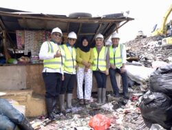 Stafsus Wapres Gibran Tinjau Program Pemberdayaan PNM di TPST Bantar Gebang Bekasi