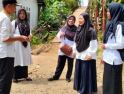 Sedang Diperbaiki, Guru dan Siswi Nekat Terobos Jembatan Rusak karena Ujian