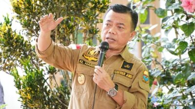 Gubernur Al Haris Panen Perdana Melon Premium di Tanjung Jabung Timur