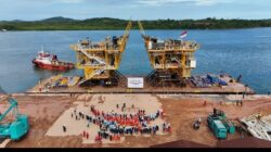 Pertamina Hulu Mahakam Sukses Gelar Sail Away Tahap Ketiga Proyek SNB AOI dan Resmikan First Cut of Steel Proyek Manpatu
