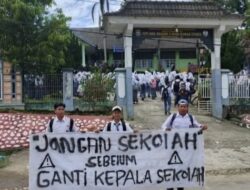 Diduga Kepsek SMAN Surulangun Muratara Banyak Pungli Didemo Siswa Sendiri, Mintak Diganti