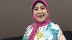 Resep Elvy Sukaesih Tetap Lincah di Usia Kepala 7 di Atas Panggung