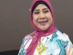Resep Elvy Sukaesih Tetap Lincah di Usia Kepala 7 di Atas Panggung