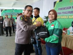 Hari Bhayangkara ke-79, RS Bhayangkara Kediri Biddokkes Polda Jatim Gelar Pemeriksaan Kesehatan Gratis kepada Pengemudi Ojek Online